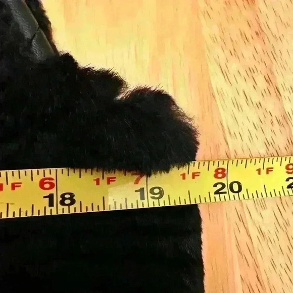 Lafayette 148 100% Rabbit Fur Vest, 100% Leather Trim - Black, Women’s Size M - Picture 8 of 9